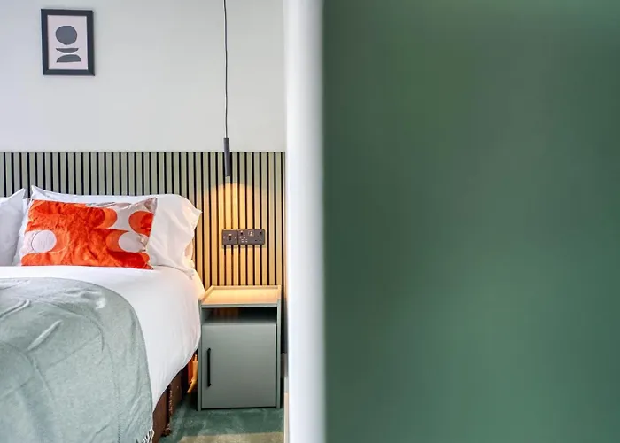First Floor - Stylish 3 Bedroom Apartment