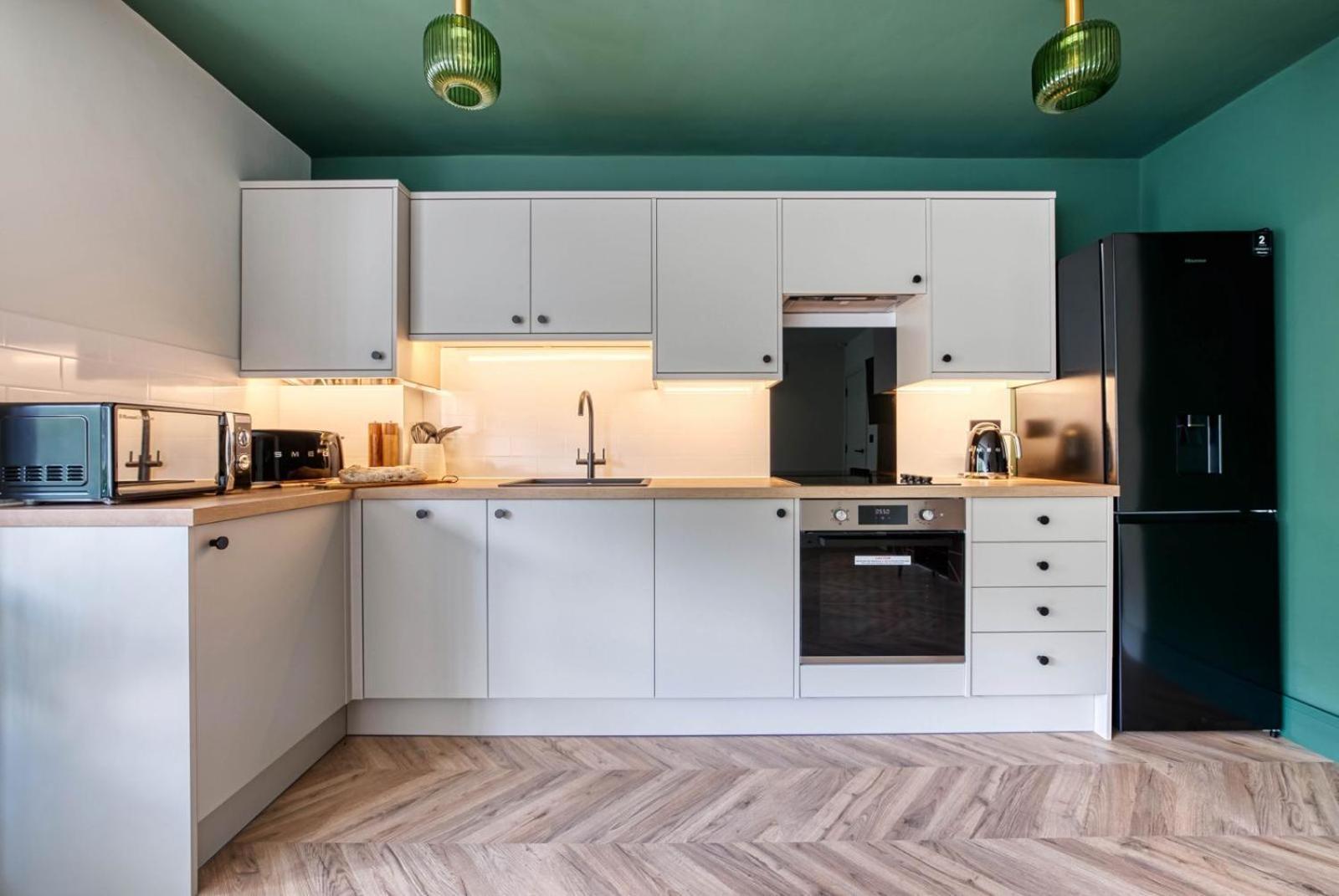 First Floor - Stylish 3 Bedroom * Southampton