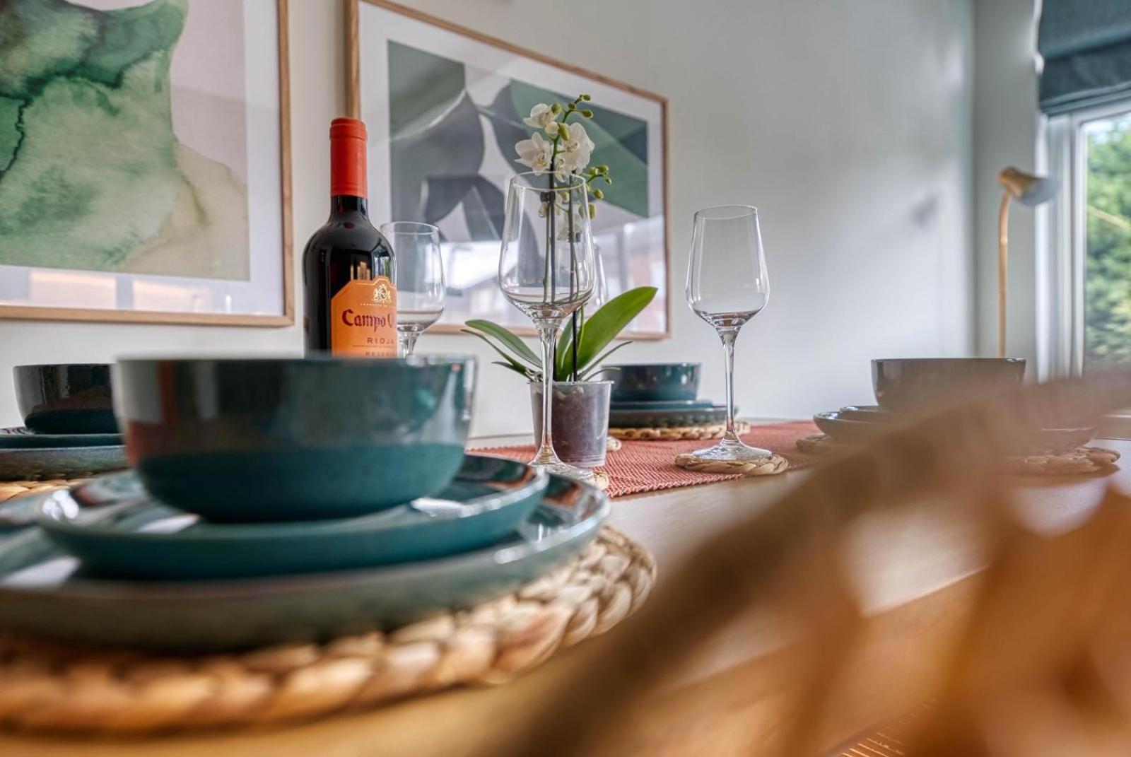 First Floor - Stylish 3 Bedroom Apartment