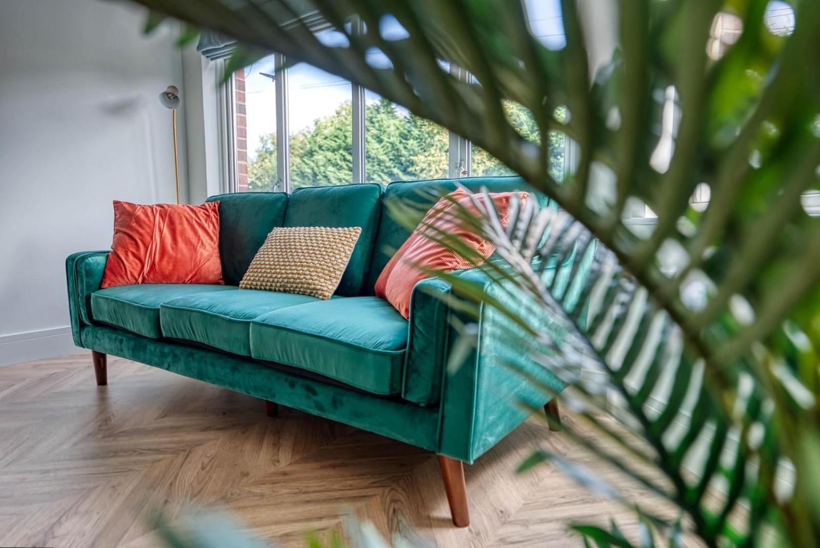 First Floor - Stylish 3 Bedroom Apartment