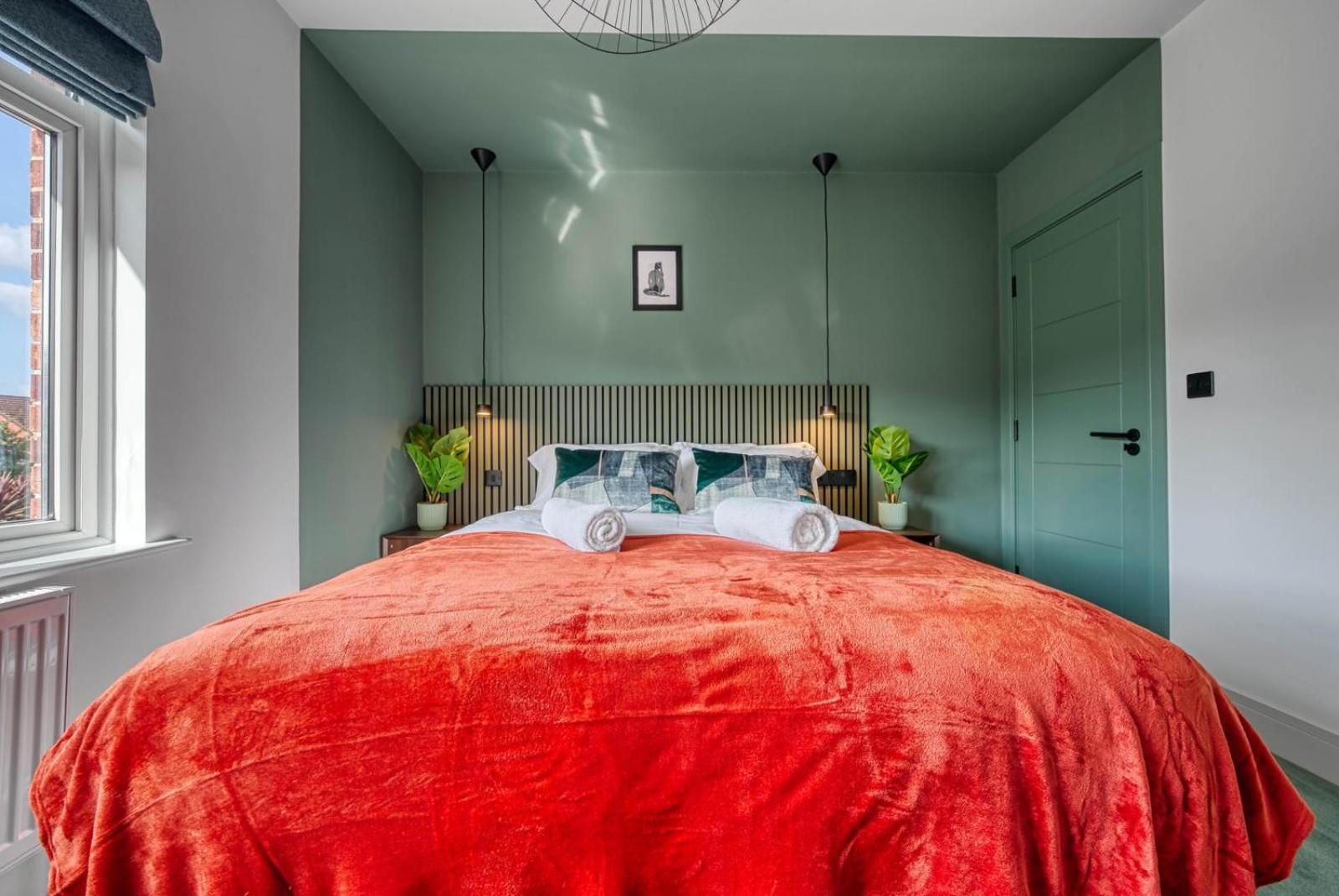 First Floor - Stylish 3 Bedroom *
