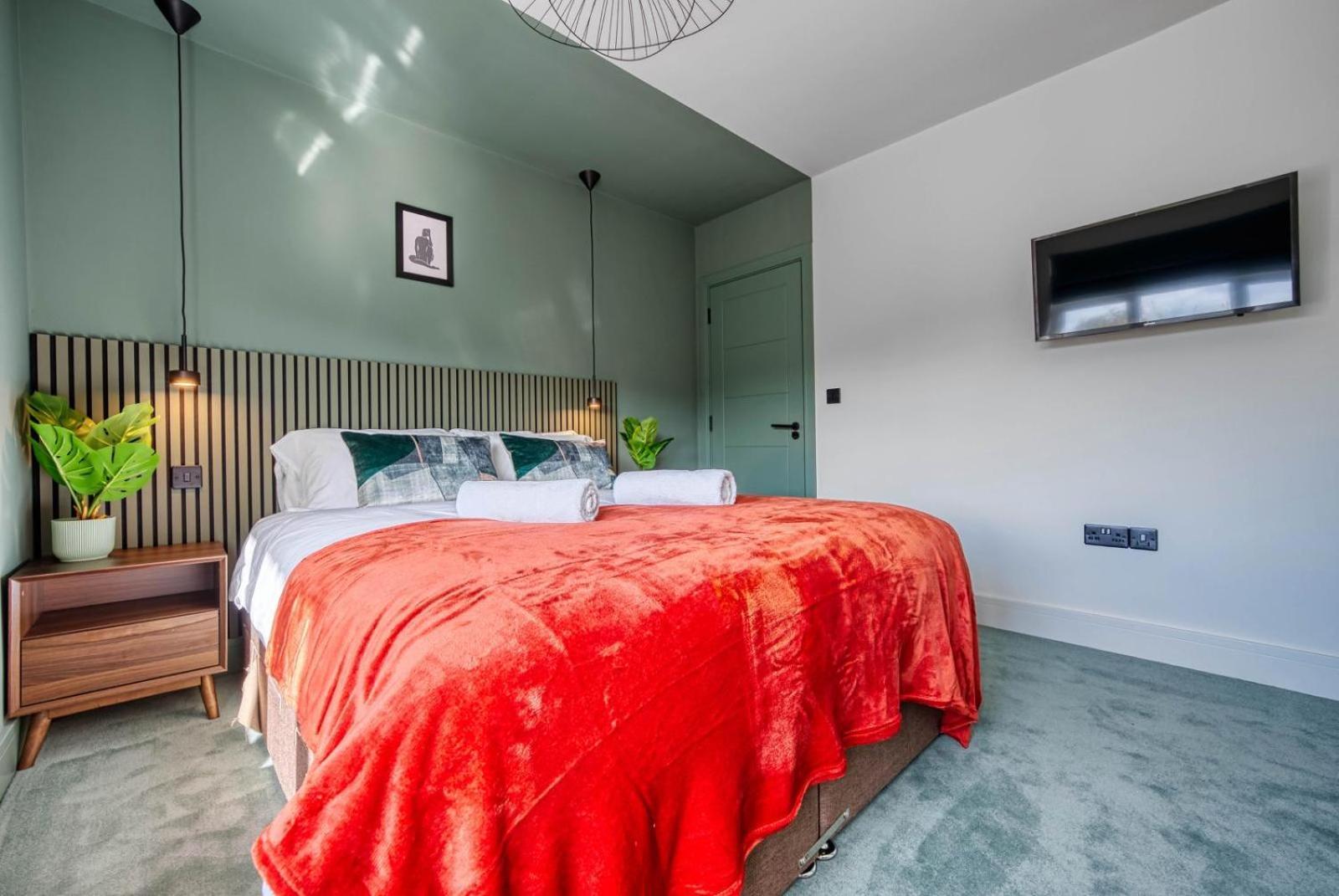 Apartment First Floor - Stylish 3 Bedroom *