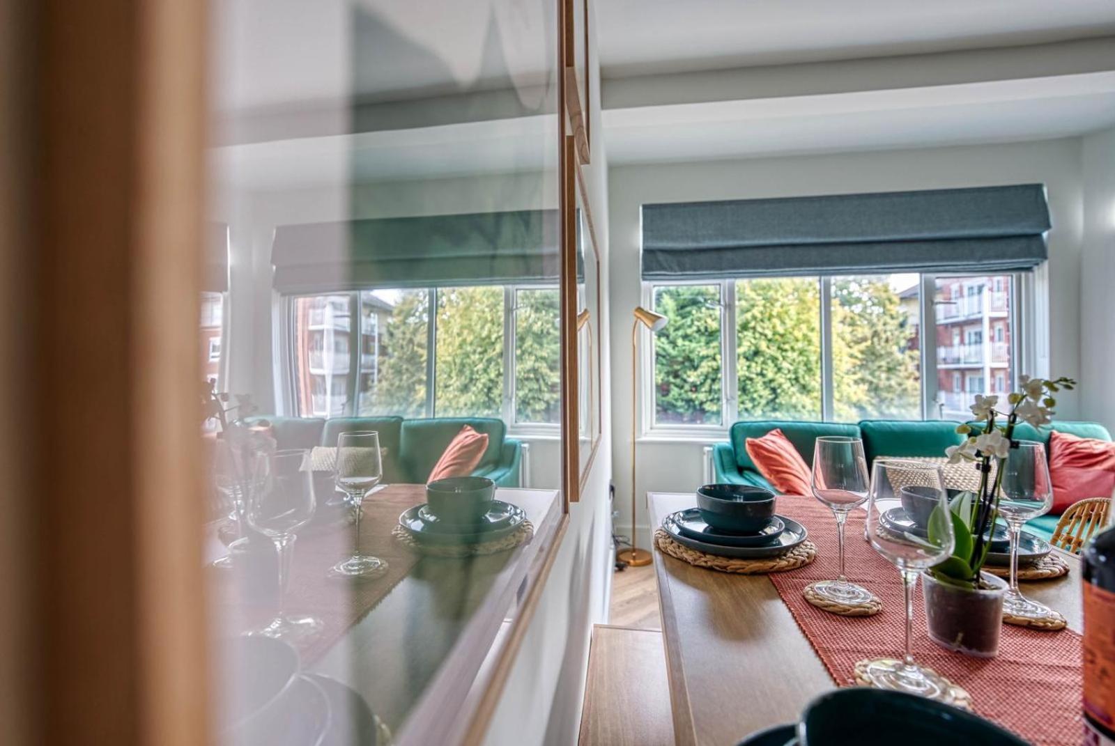 First Floor - Stylish 3 Bedroom *